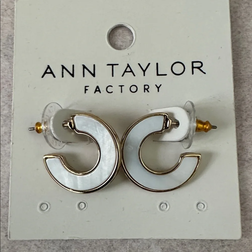 Ann Taylor Mother‎ of Pearl Necklace and Earring Set Gold Tone